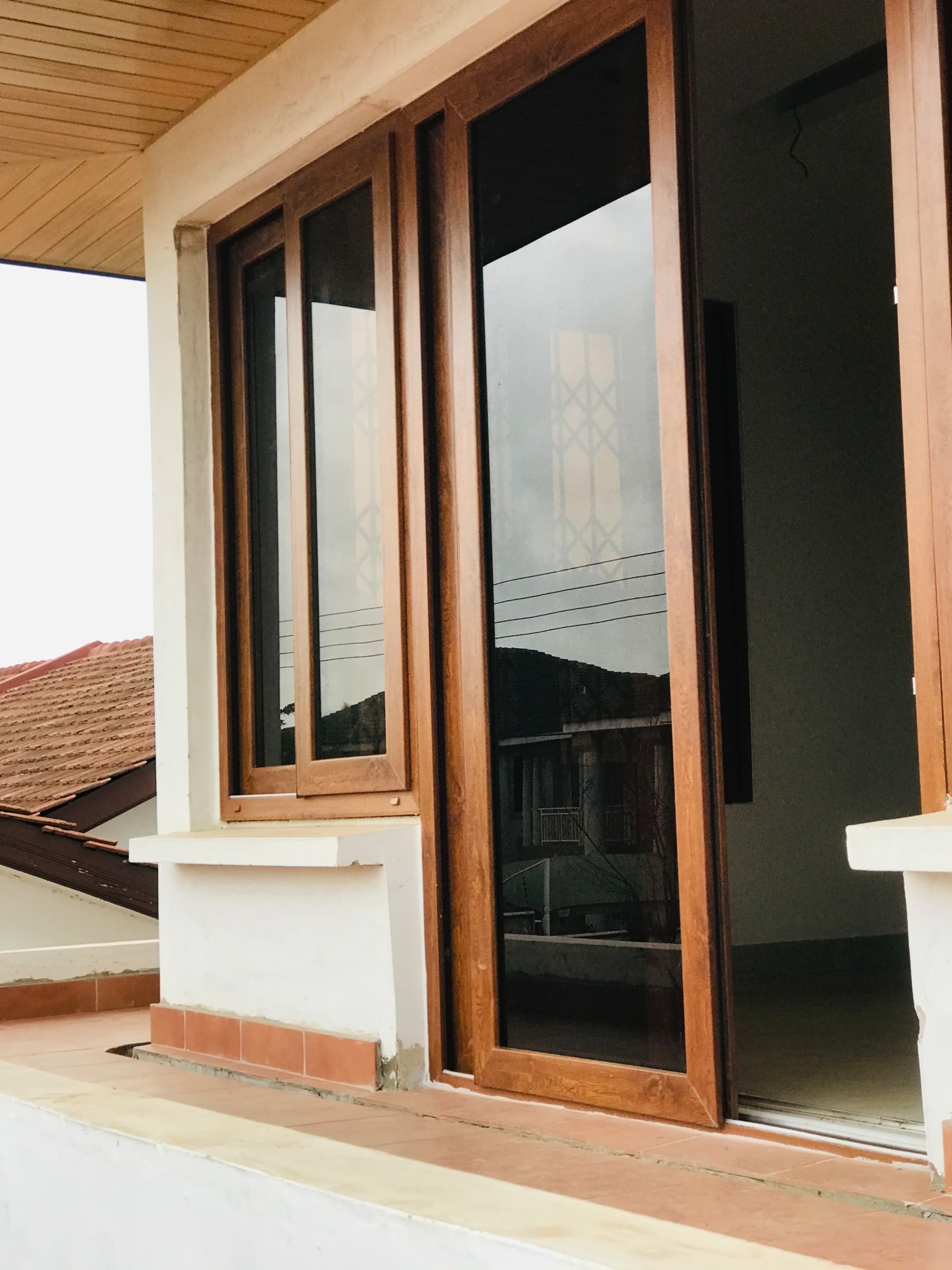 Wood-finish aluminum balcony glass door