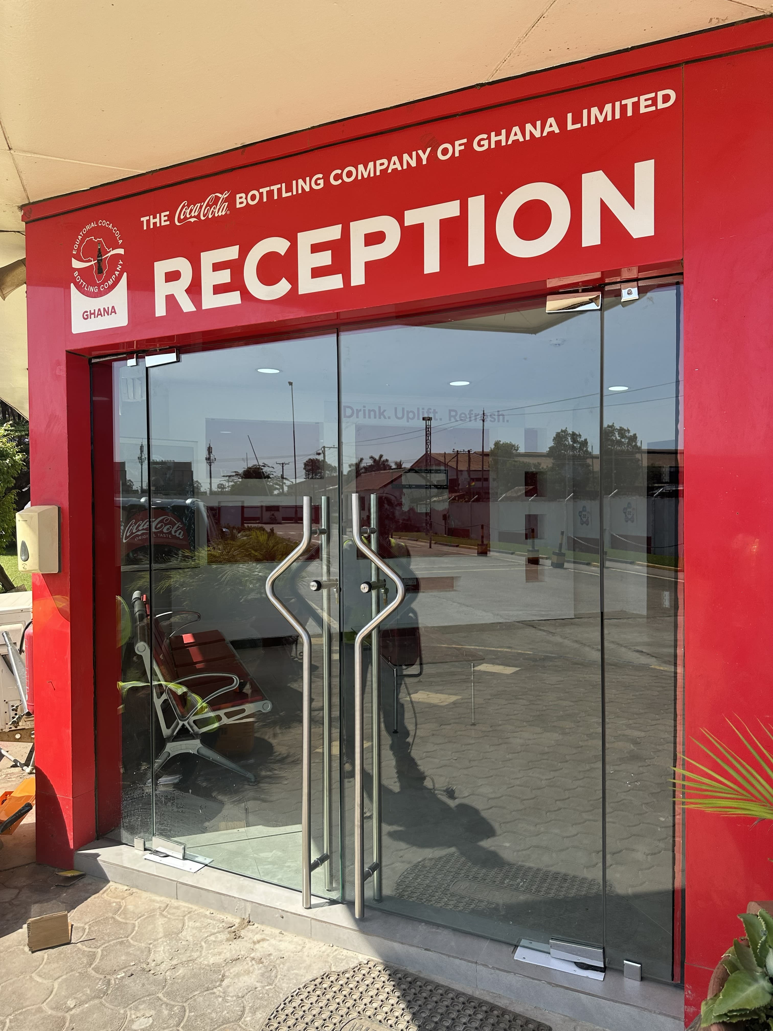 Commercial frameless double glass entrance door