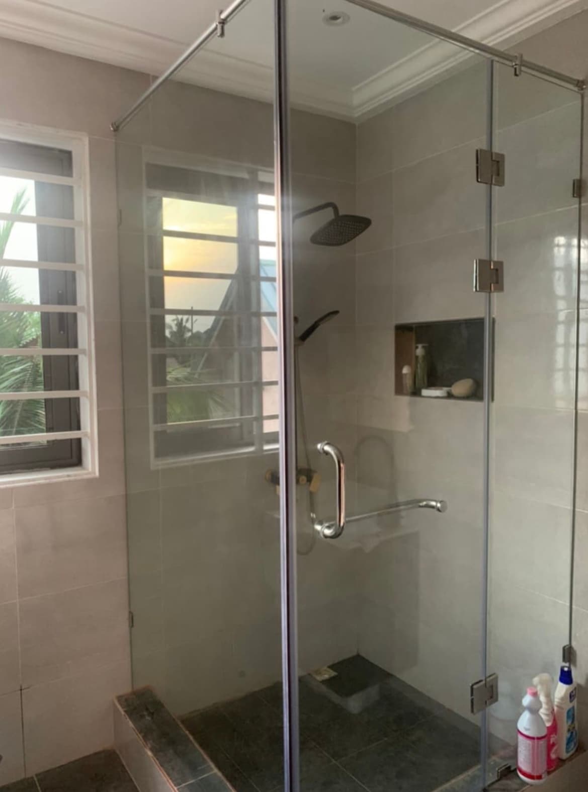 Frameless corner glass shower enclosure